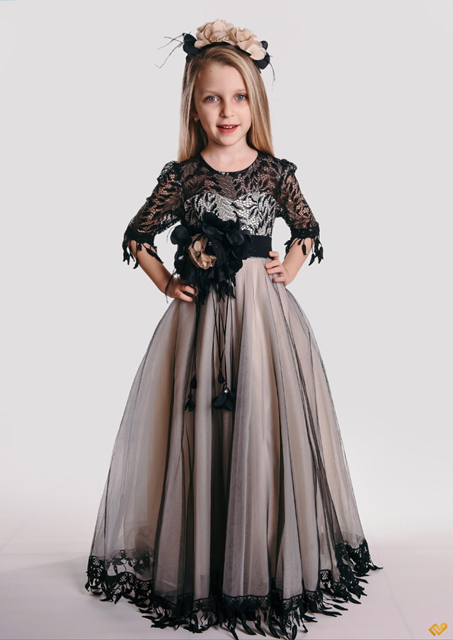 Yakası Dantel Etek Ucu Püskül Güpür Couture