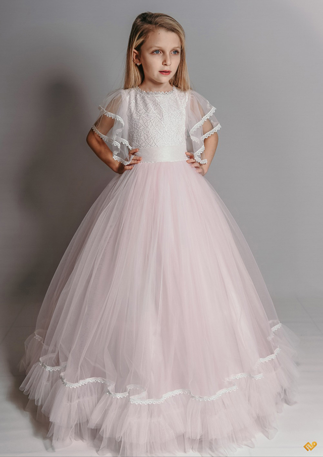 Kısa Kollu Eteği Fırfırlı Gelinlik